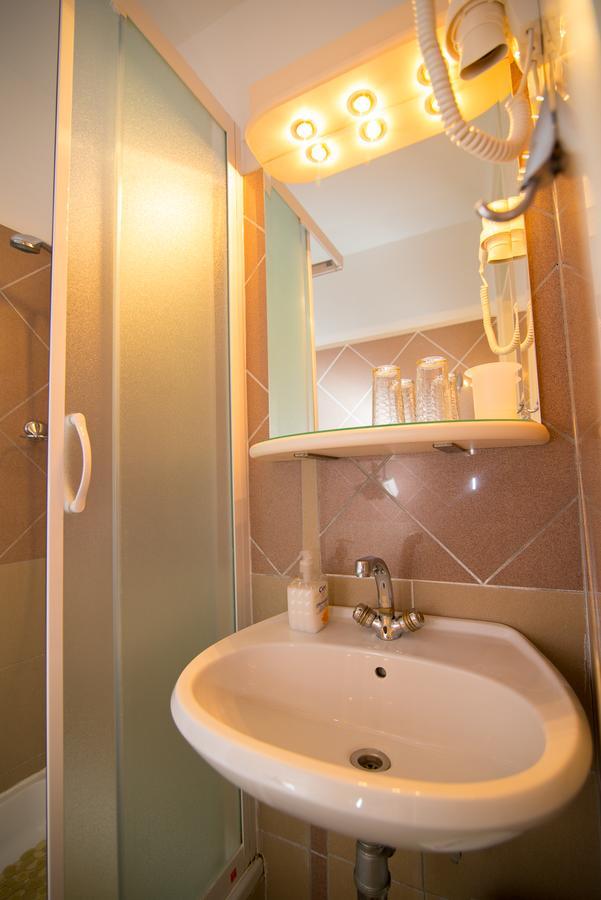 Bed&Breakfast Saturn Veli Lošinj Buitenkant foto